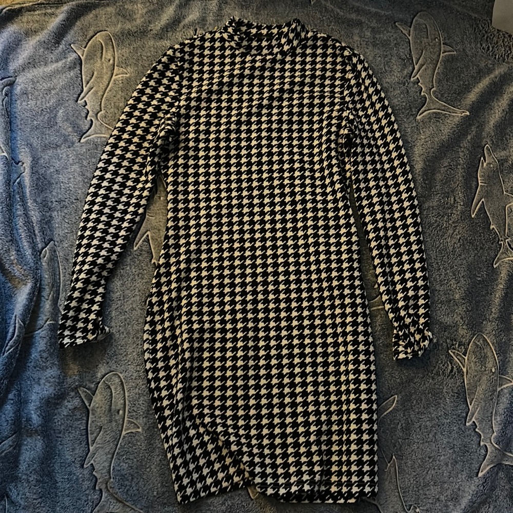 Forever 21 black and white patterned dress. Soft but textured material.